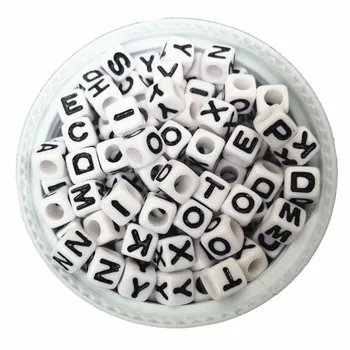 De înaltă Calitate Singură Scrisoare de Imprimare 7*7MM Cub literele Alfabetului Margele 1800PCS Alb Cu Negru Imprimare Numele Bratara Margele